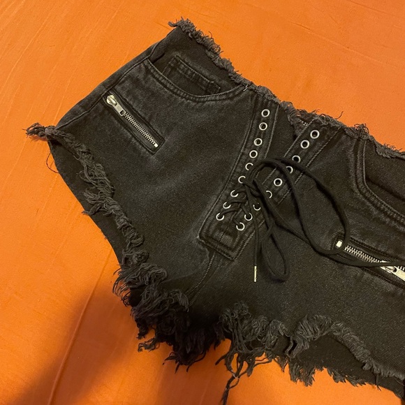 Black distressed denim short shorts - Picture 4 of 6